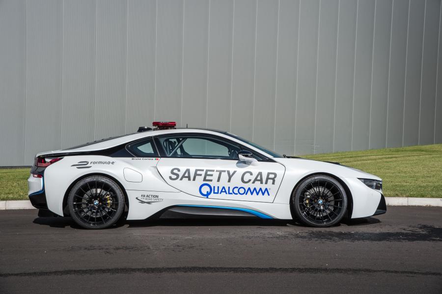  BMW i8 Formula E Safety Car (I12) 2015 года  (фото 13 из 21)